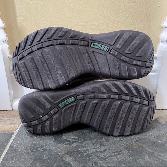 L.L.Bean• Kid’s Size 1•Tan Suede Uppers•Easy Slip-On Styling•Traction Grip Sole - Picture 8 of 9